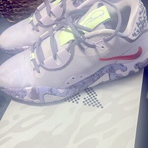 Mens basketball sneakers